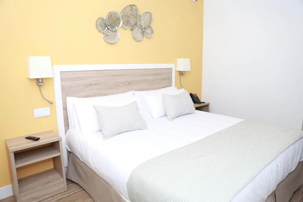 APARTMENT TWO BEDROOMS Room, New Point Madrid Opera, Madrid