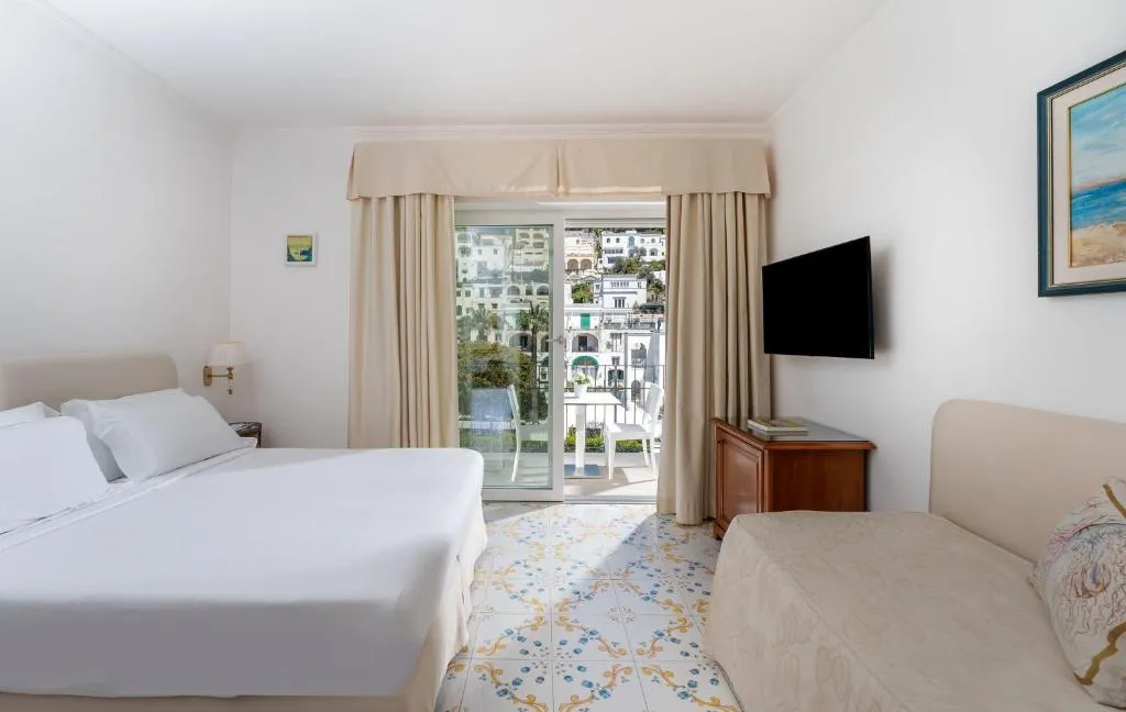 TRIPLE GARDEN VIEW Room, Hotel Syrene Capri, Naples