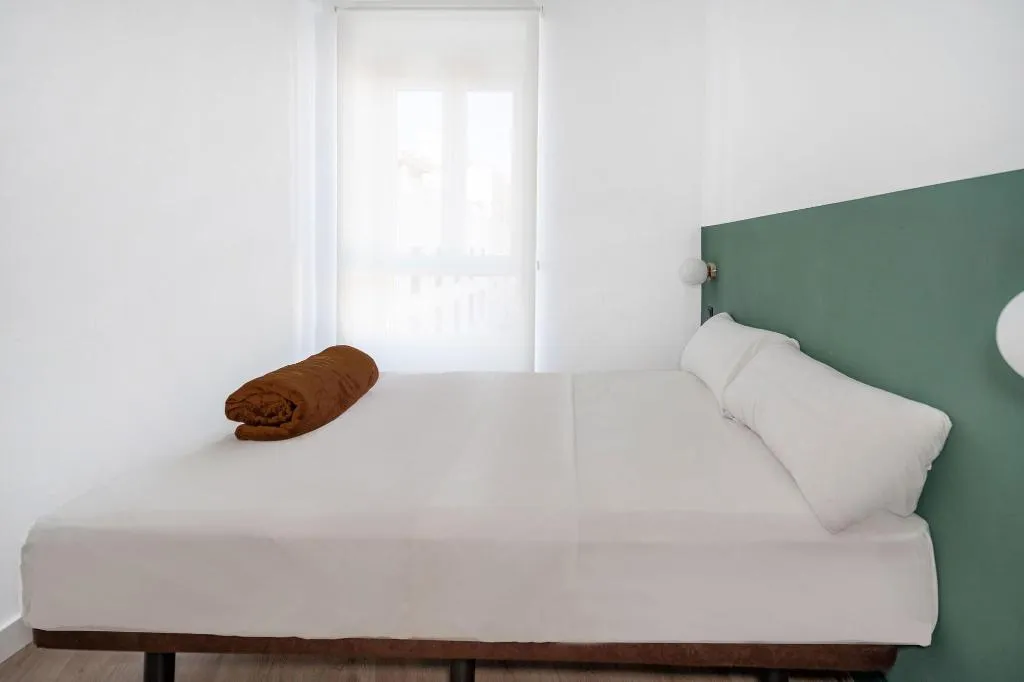 Room, Angelitomad, Madrid