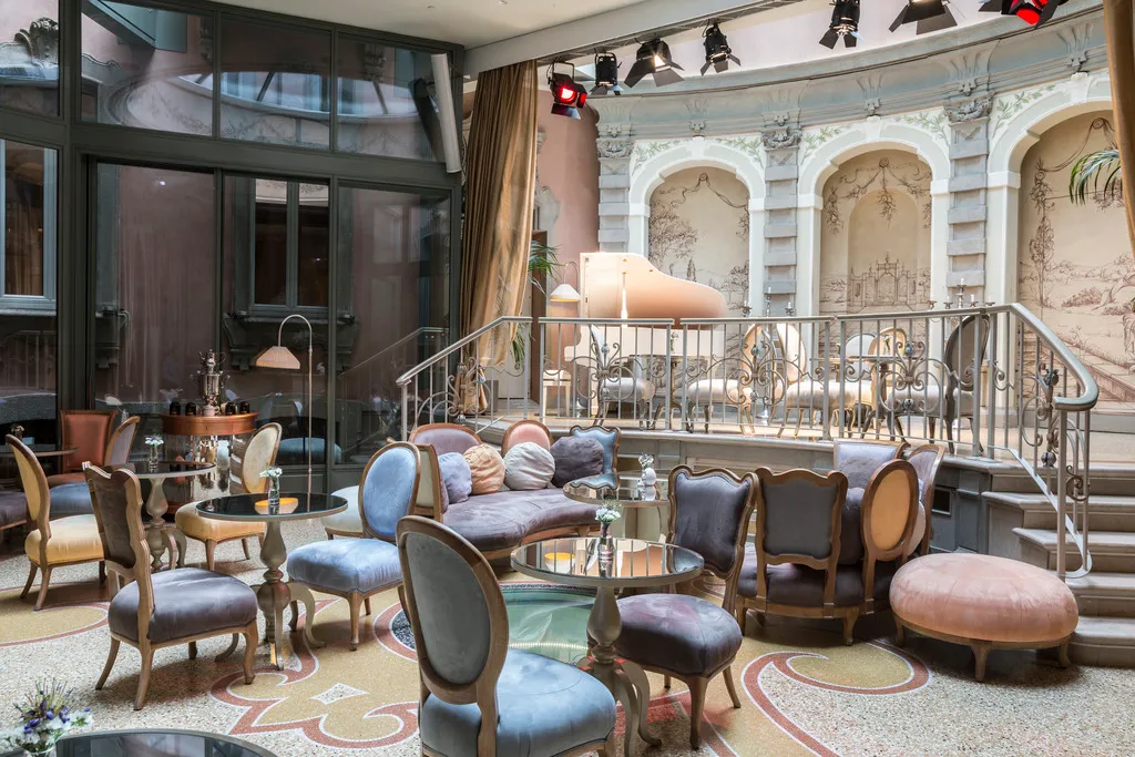Bar, Chateau Monfort, Milan