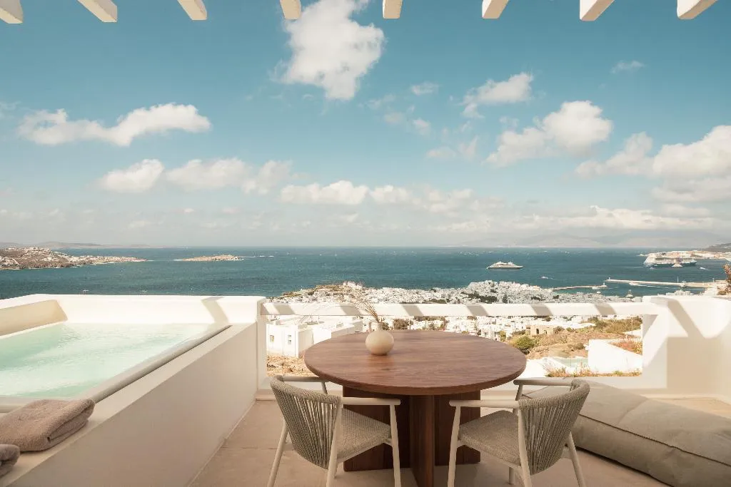 SUITE WITH JACUZZI Room, Lovia Mykonos, Mykonos