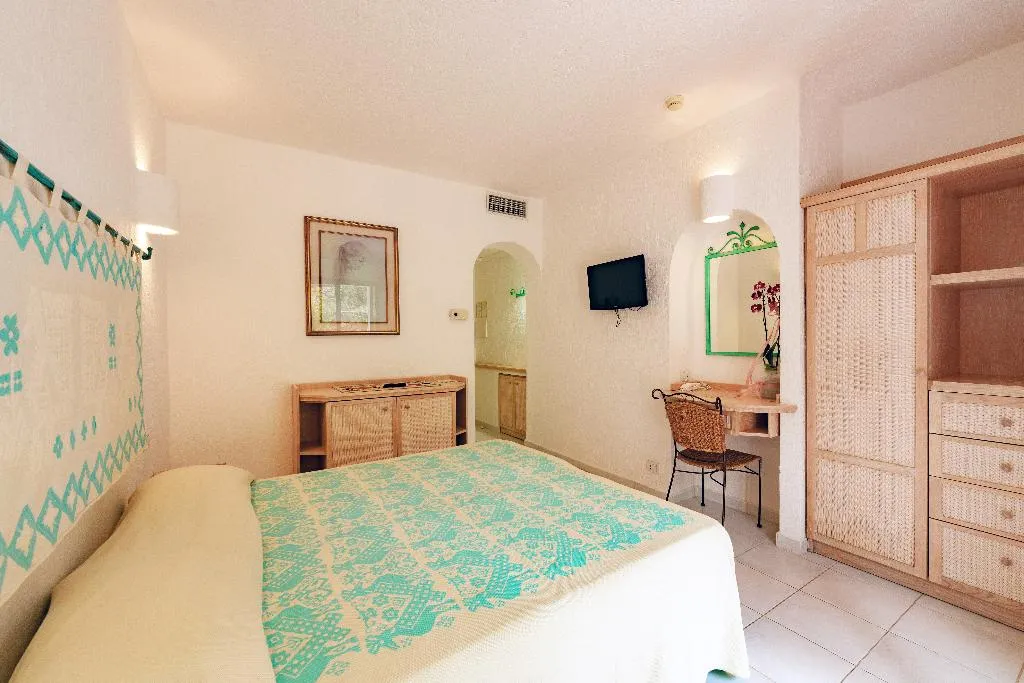 DOUBLE GARDEN VIEW Room, Punta Est, Olbia