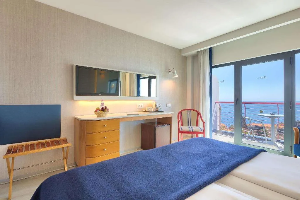 Room, The Views Monumental, Madeira