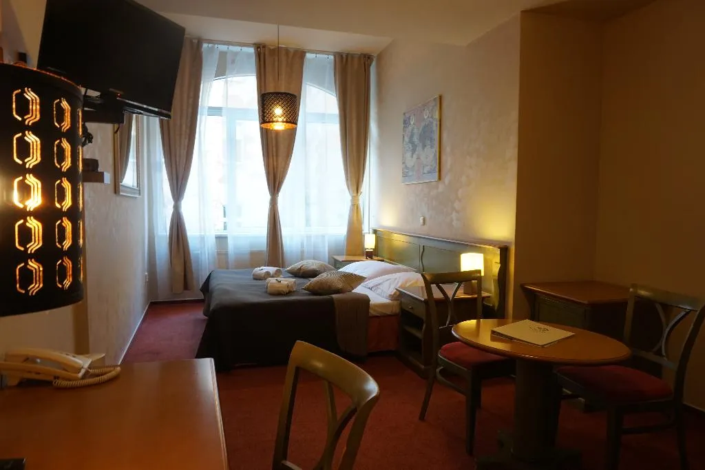 TRIPLE STANDARD Room, Augustus et Otto, Prague