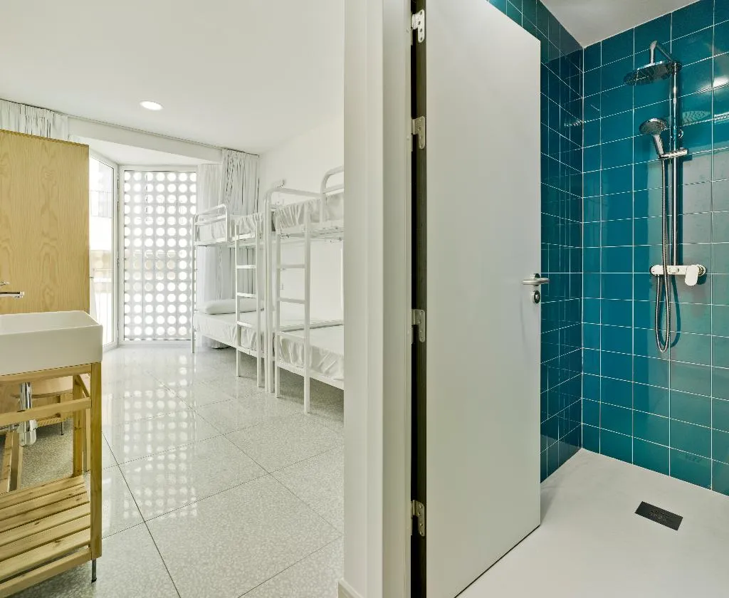 QUADRUPLE CAPACITY 4 ONE BEDROOM Room, Loop INN Hostel Cartagena, Costa Blanca