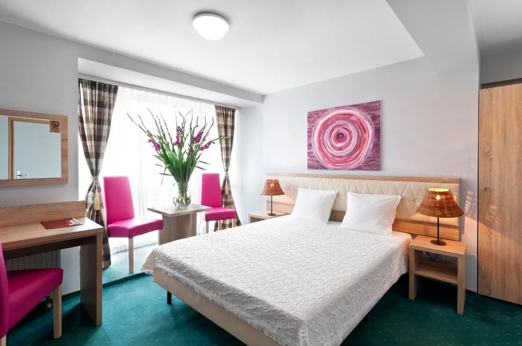 Room, Petrus, Krakow