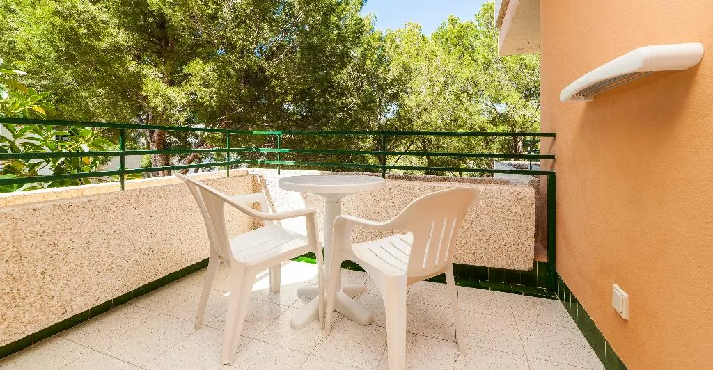 Room, Globales Nova, Majorca