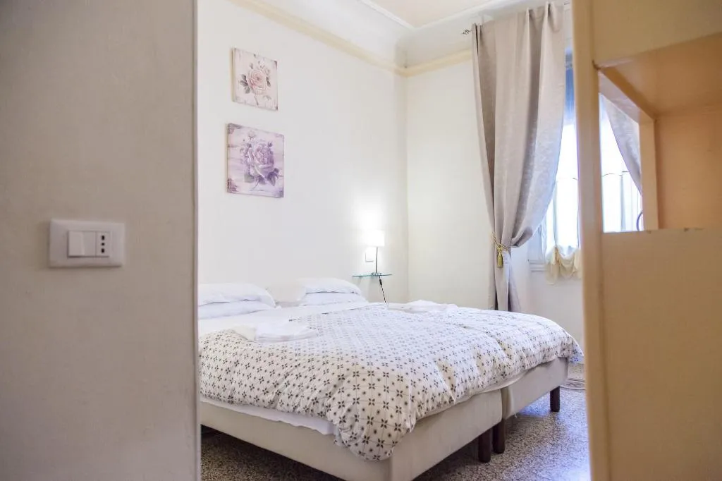 Room, Bed & Bed Cassia, Florence