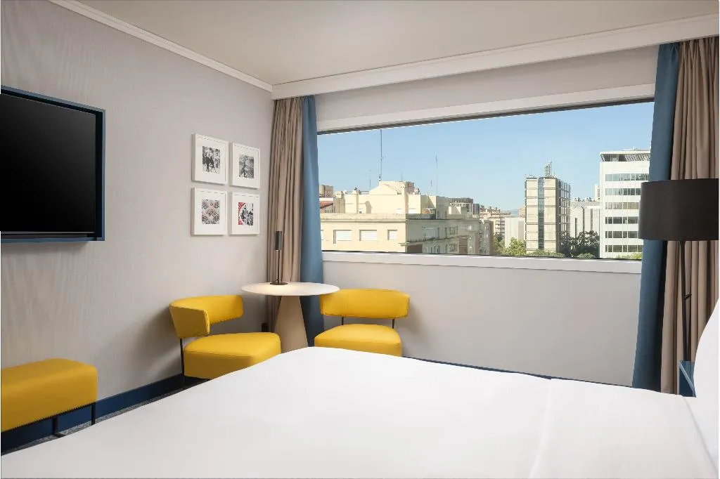 DOUBLE GUEST ROOM KING BED Room, Hilton Barcelona, Barcelona