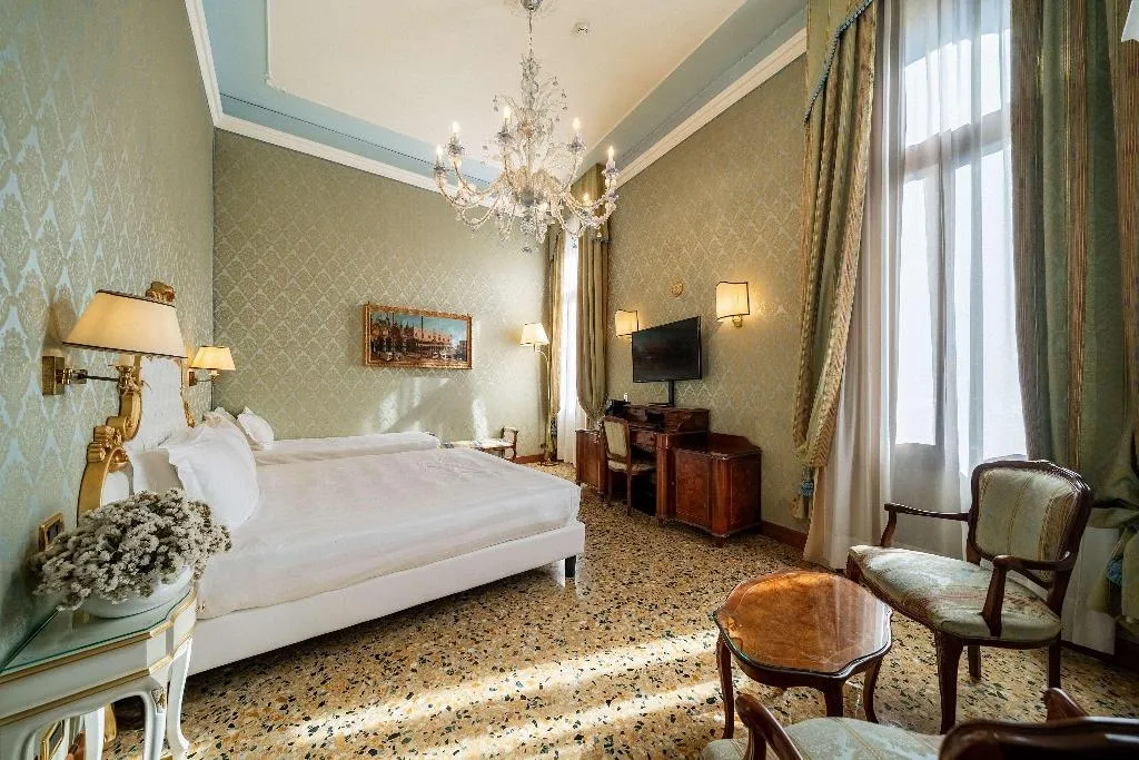 Room, Colombina, Venice