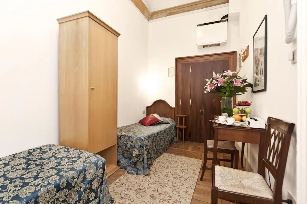 TWIN WITH SHARED BATHROOM Room, Alla Fava, Venice