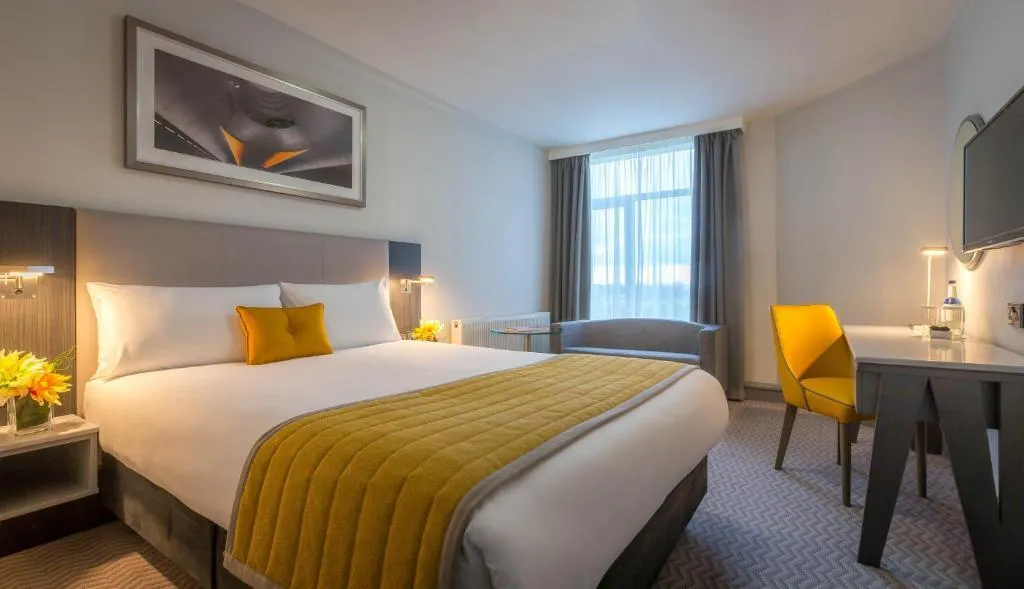 DOUBLE QUEEN SIZE BED Room, Maldron Hotel Dublin Airport, Dublin