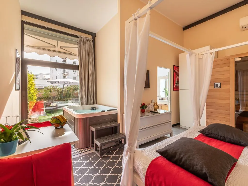 SUITE WITH PRIVATE POOL Room, Snob Luxury Suite, Cagliari