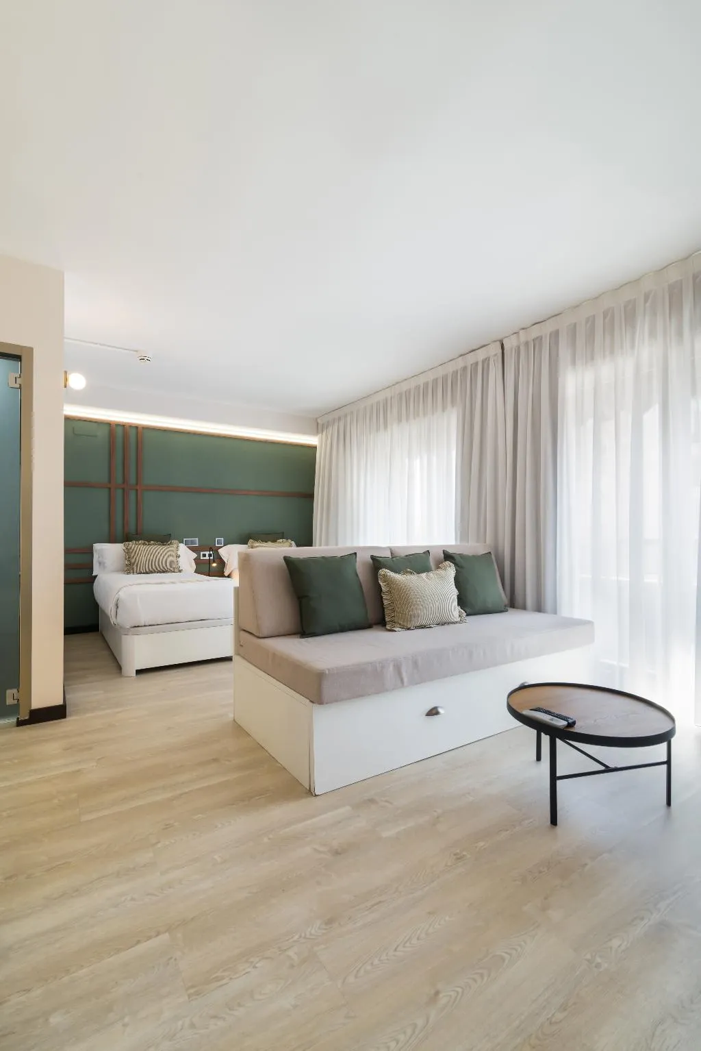 JUNIOR SUITE CAPACITY 4 Room, Roisa Hostal Boutique, Madrid
