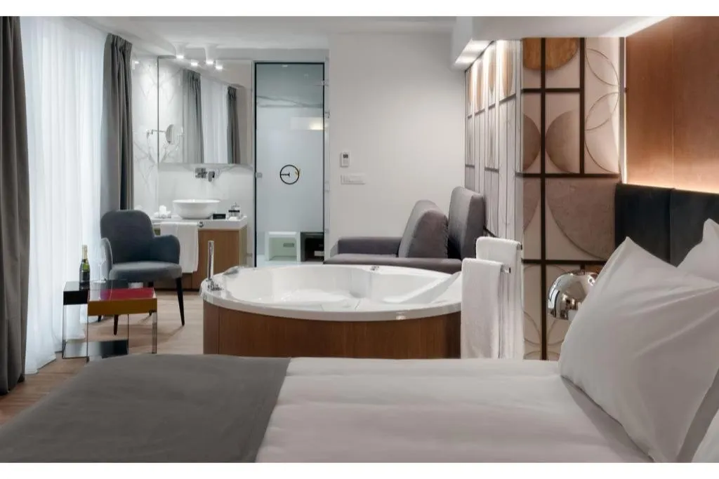 Double or Twin DELUXE WITH JACUZZI Room, Elia Ermou Athens Hotel, Athens