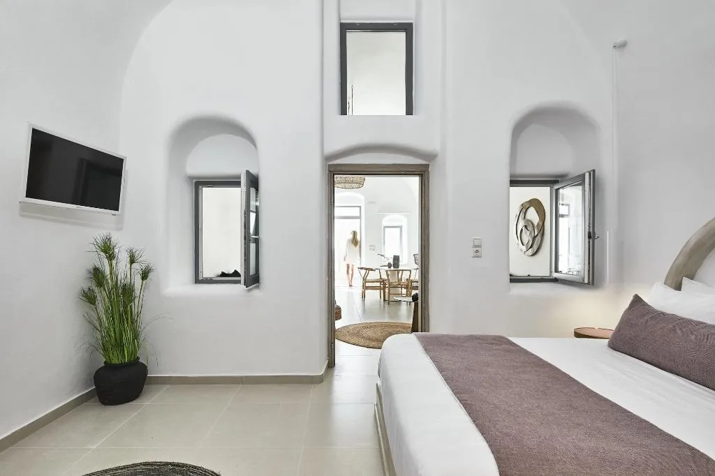 SUITE WITH PRIVATE POOL Room, You And Me Suites, Santorini