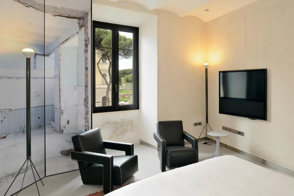 Room, Rhinoceros Roma, Rome