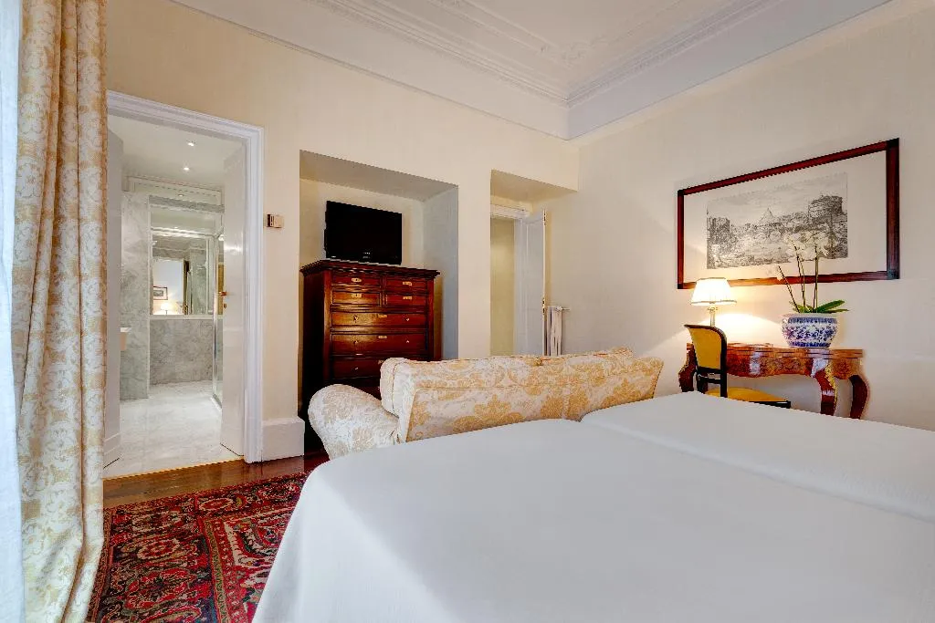 Double or Twin SUPERIOR Room, Grand Hotel Plaza, Rome