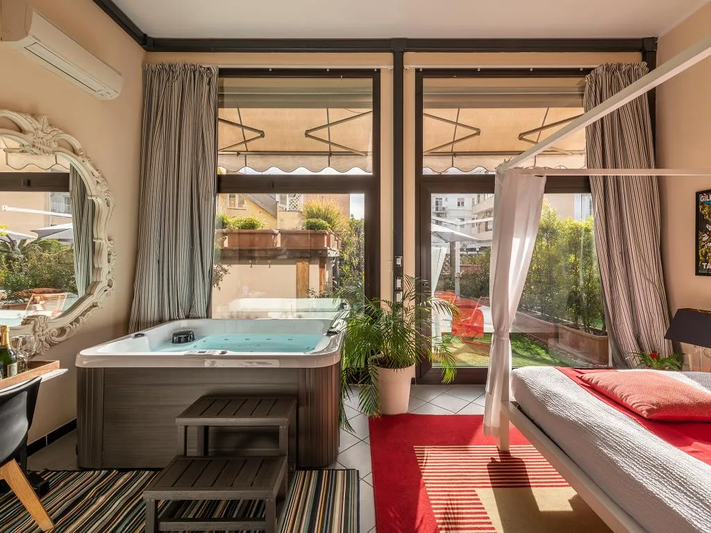 SUITE WITH PRIVATE POOL Room, Snob Luxury Suite, Cagliari