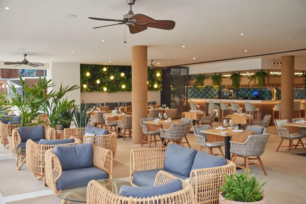 Restaurant, Cala San Miguel Ibiza Res, Curio Colllec by Hilton, Ibiza