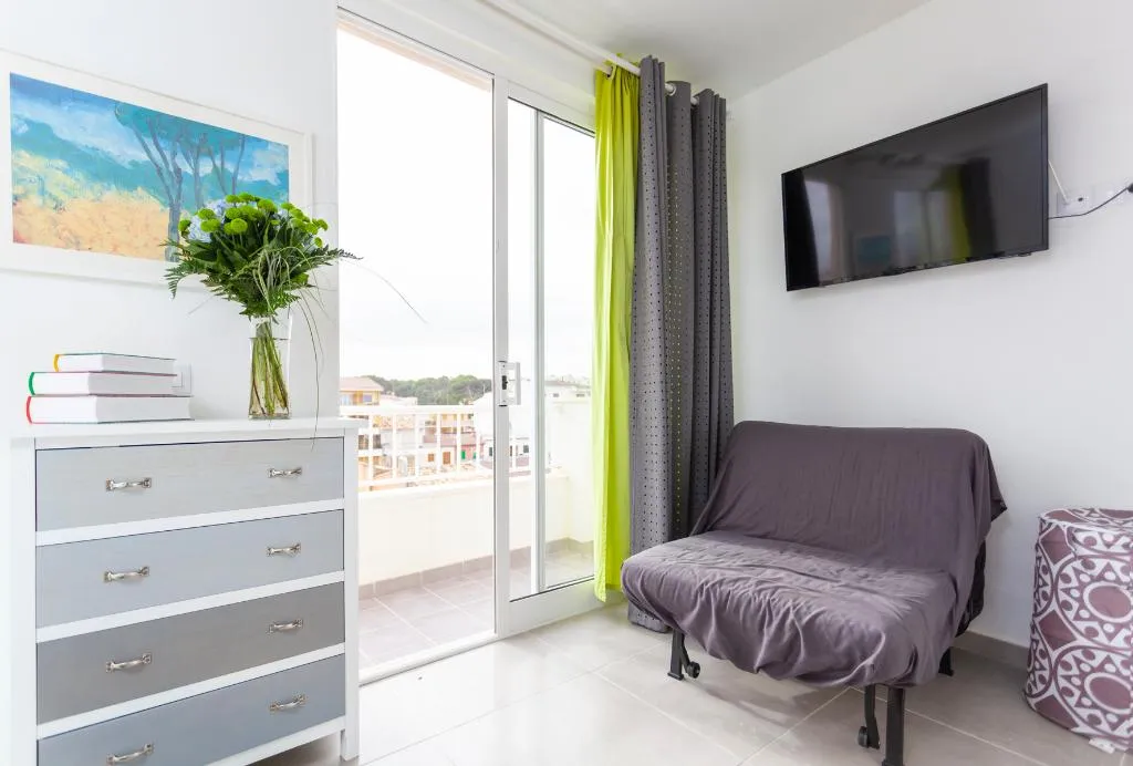 APARTMENT SEA VIEW TWO BEDROOMS Room, Yourhouse Monges, Majorca