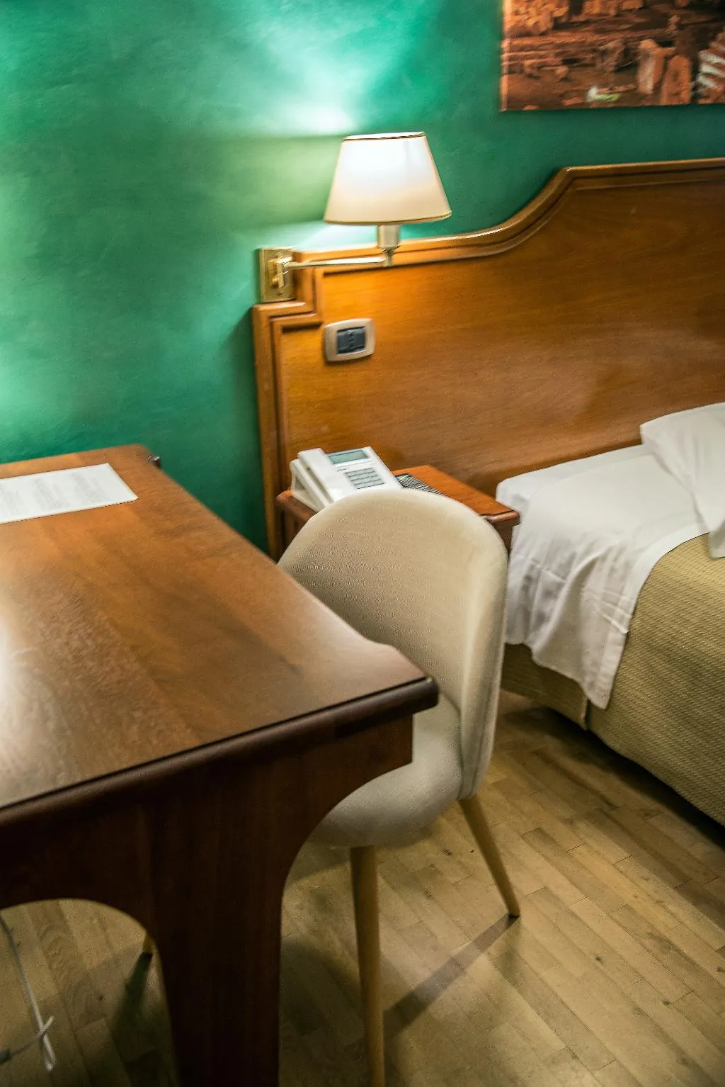 DOUBLE ECONOMY Room, Kent, Rome