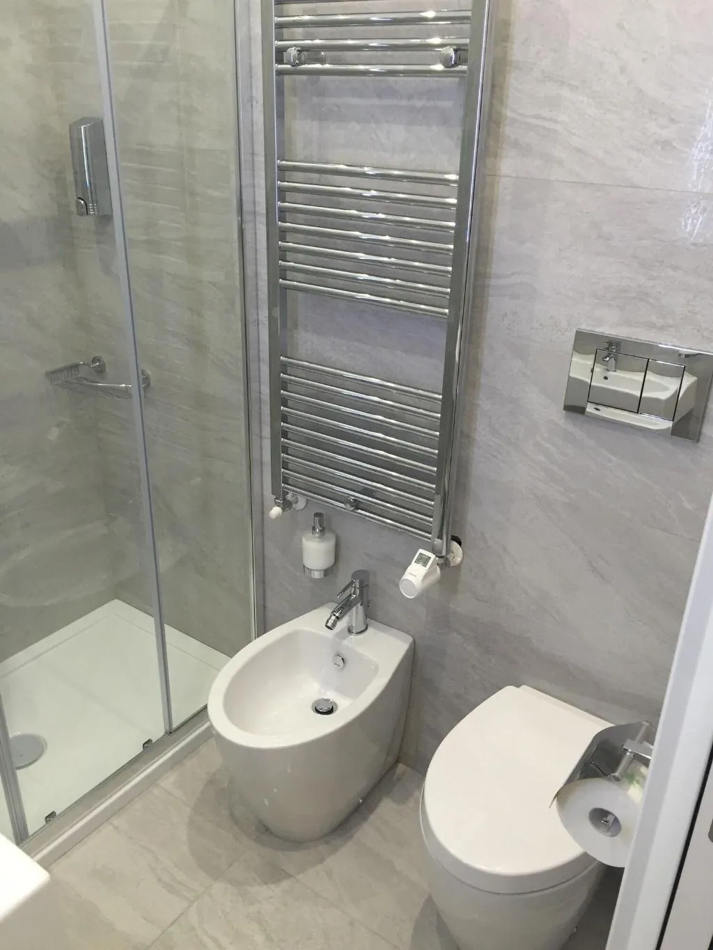 Room, Picaflor, Milan