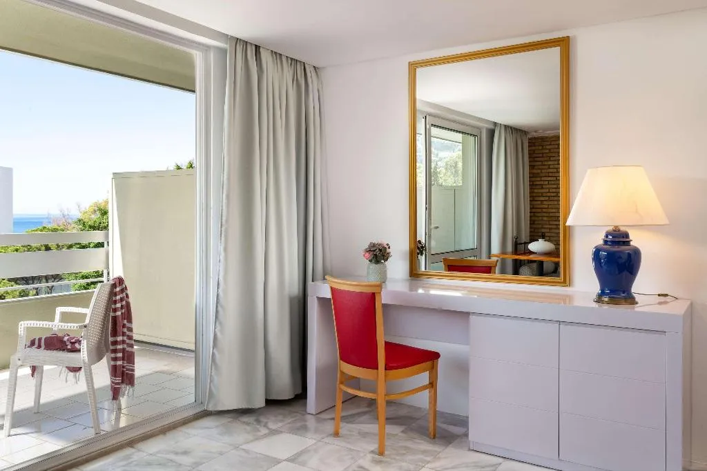 Room, Dionysos, Rhodes