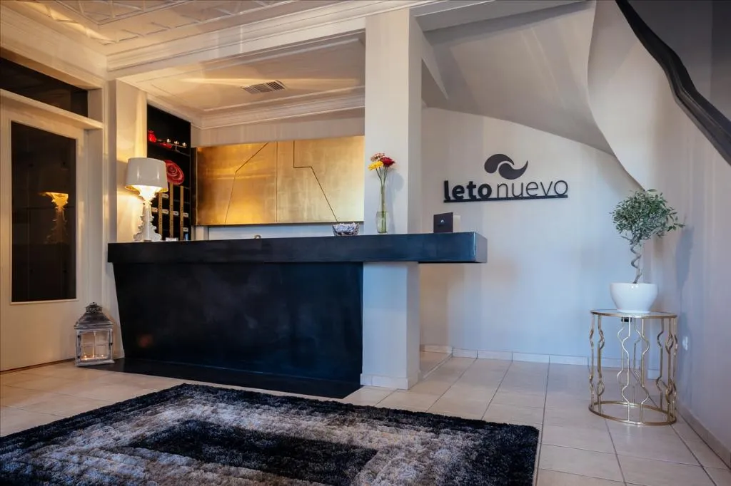 Lobby, Leto Nuevo, Kalamata