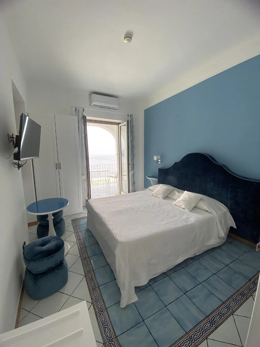 Room, Palazzo Talamo, Naples