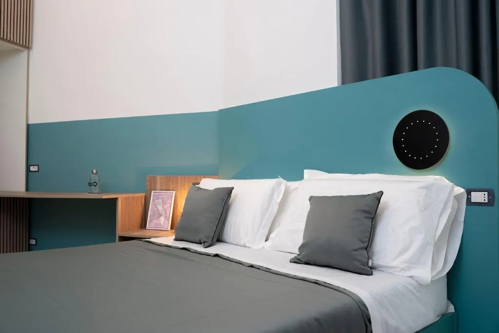 DOUBLE STANDARD Room, Rettifilo 311, Naples