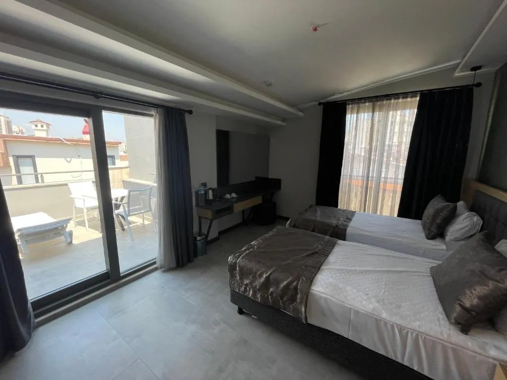 SUITE DELUXE WITH BALCONY Room, Peramis Hotel Spa, Antalya