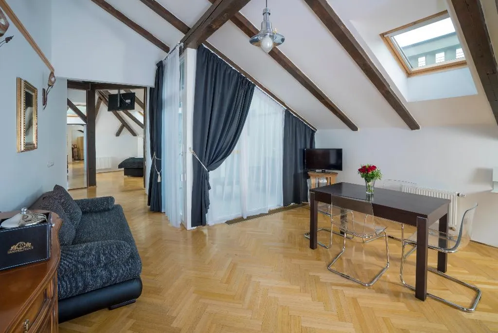 SUITE CAPACITY 4 Room, Deminka Palace, Prague