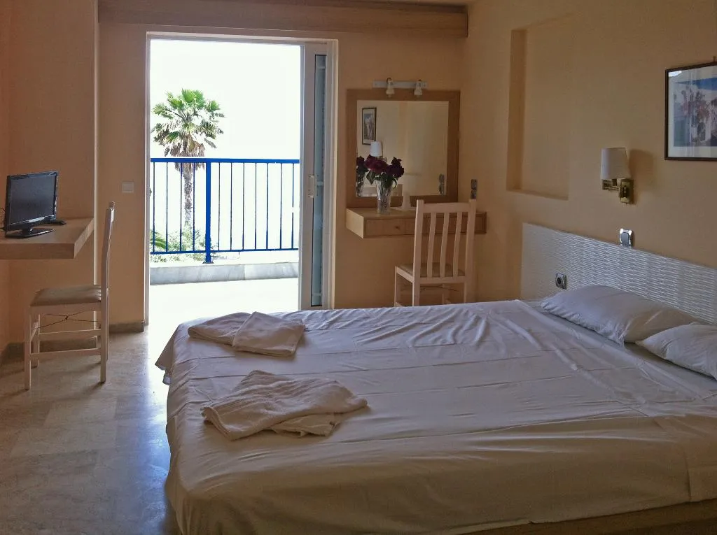 Room, Golden Sun, Kalamata