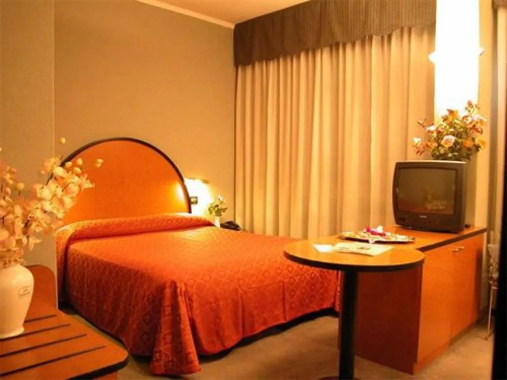 TRIPLE WITH DOUBLE BED Room, Hotel Delle Nazioni, Milan