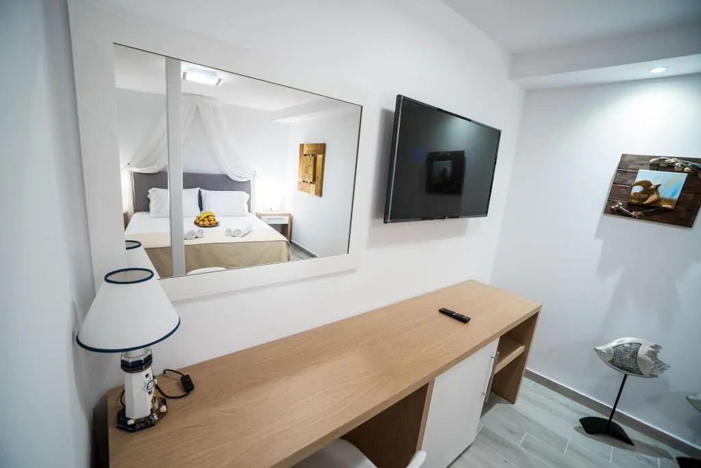 Room, Kratiras View Luxury Suites, Santorini