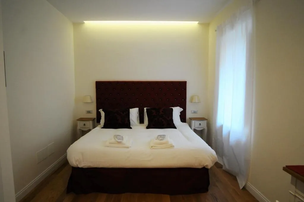 Room, Magia A Trilussa, Rome