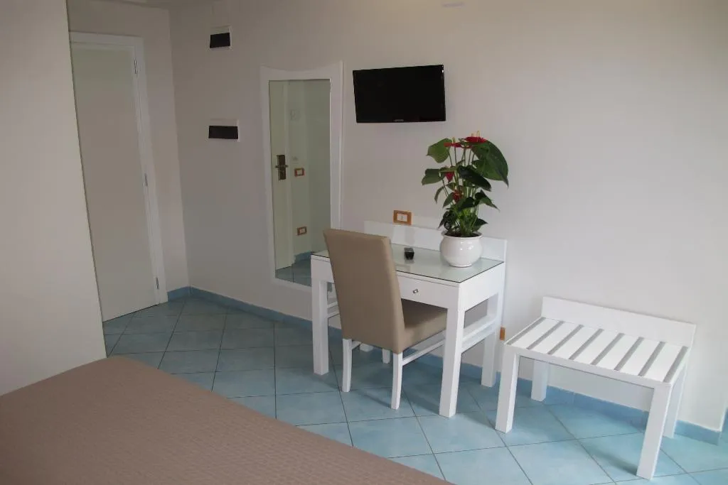 TWIN STANDARD Room, Club Sorrento, Naples