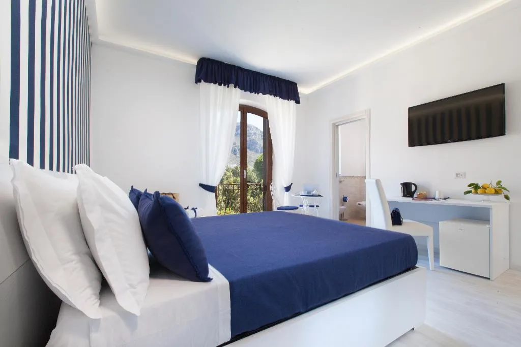 Room, Villa Iolanda, Naples