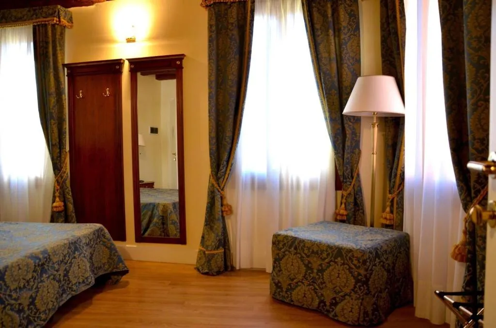 Room, B&B Le Marie, Venice