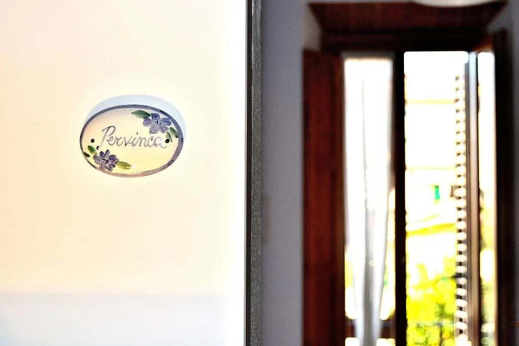 Room, Chez Moi, Florence
