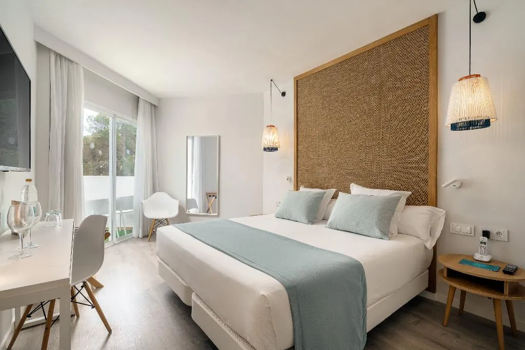 Double or Twin SUPERIOR SEA FRONT Room, Aluasoul Mallorca Resort - Adults Only, Majorca