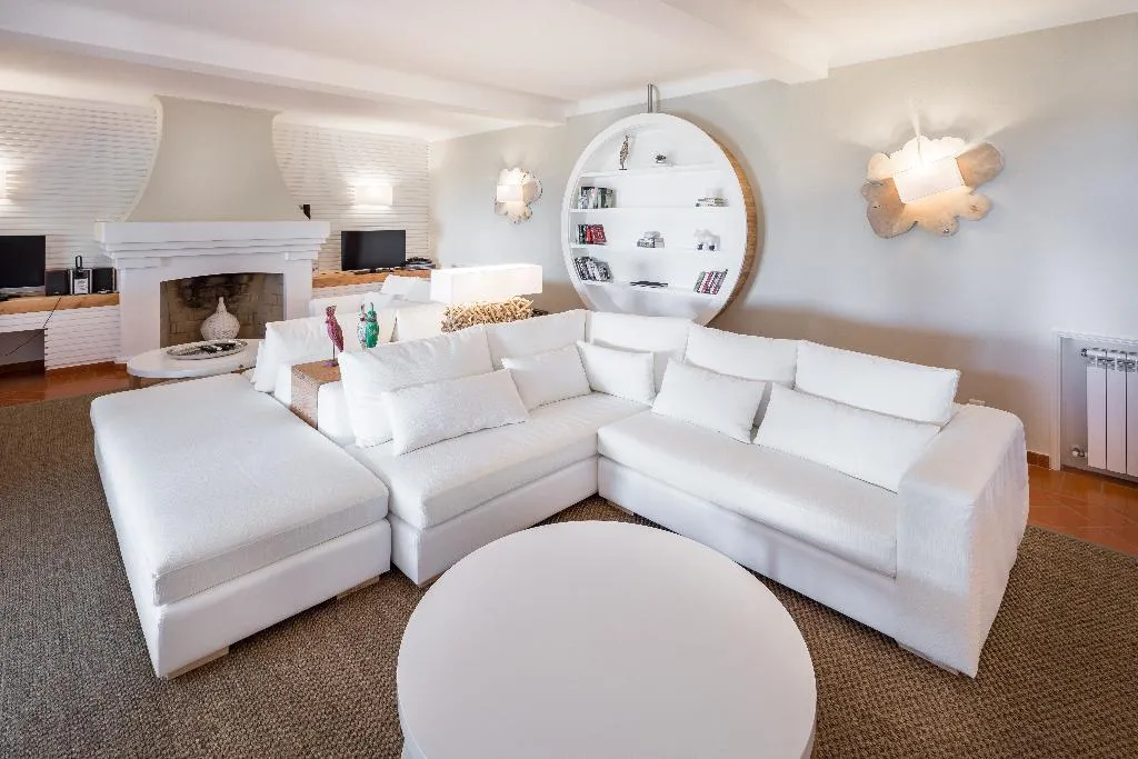 VILLA SIX BEDROOMS WITH PRIVATE POOL Room, Shantivillas, Algarve