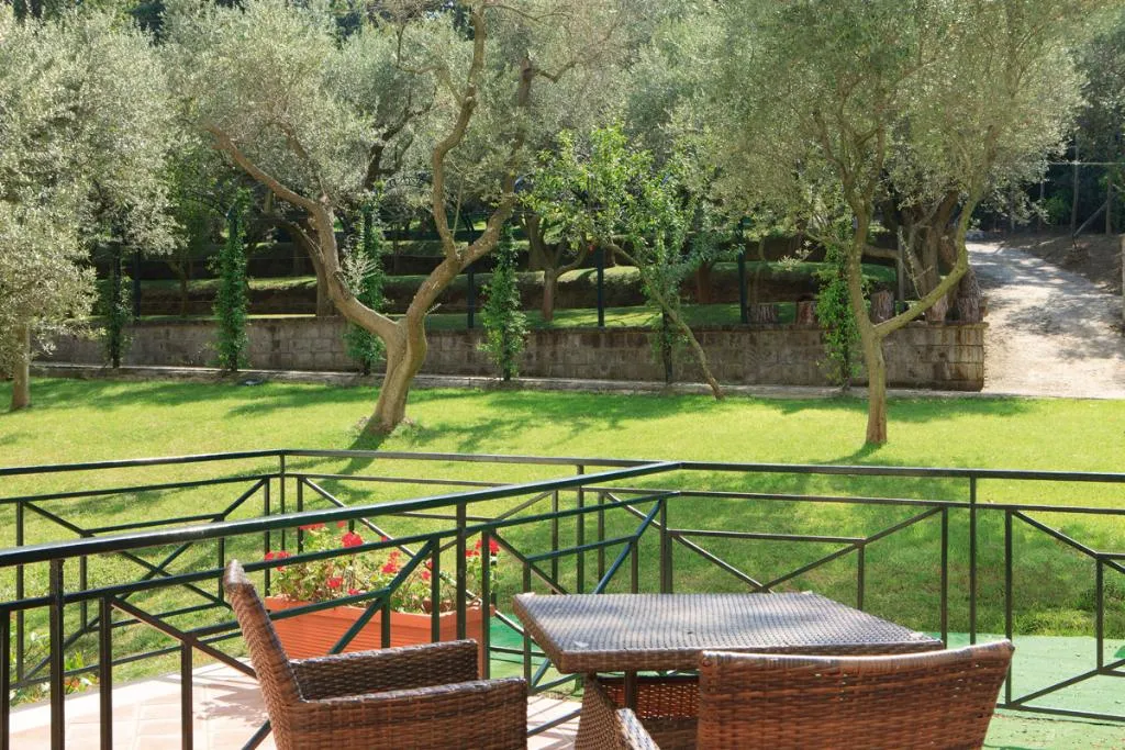 DOUBLE GARDEN VIEW WITH BALCONY Room, Nastro Azzurro Resort, Naples