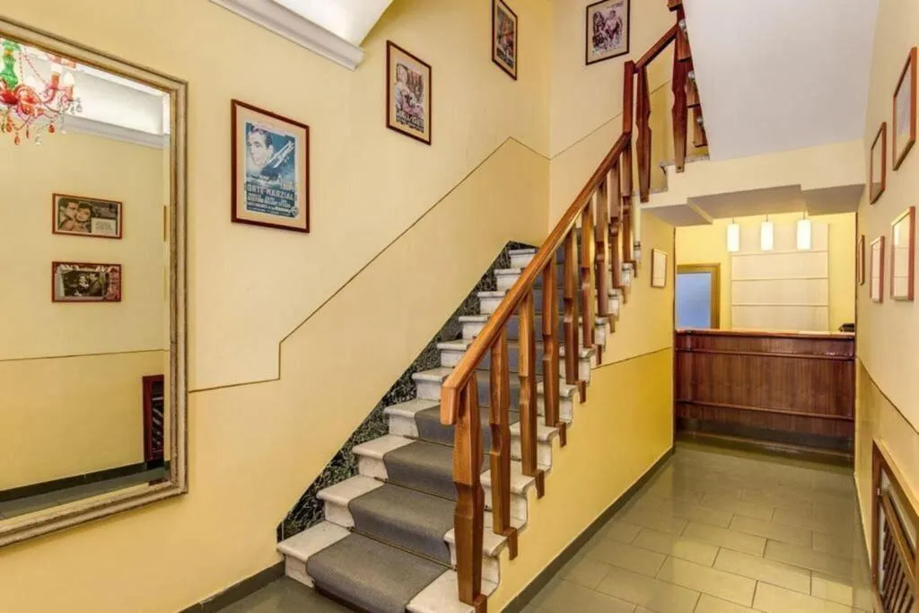 Lobby, Romagna, Florence