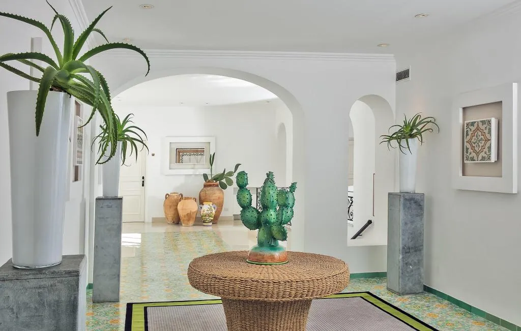 Lobby, La Minerva, Naples