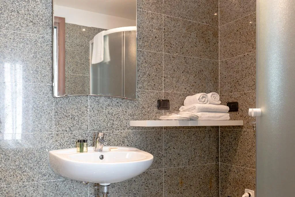 QUADRUPLE STANDARD Room, Aiello Suites Milan, Milan