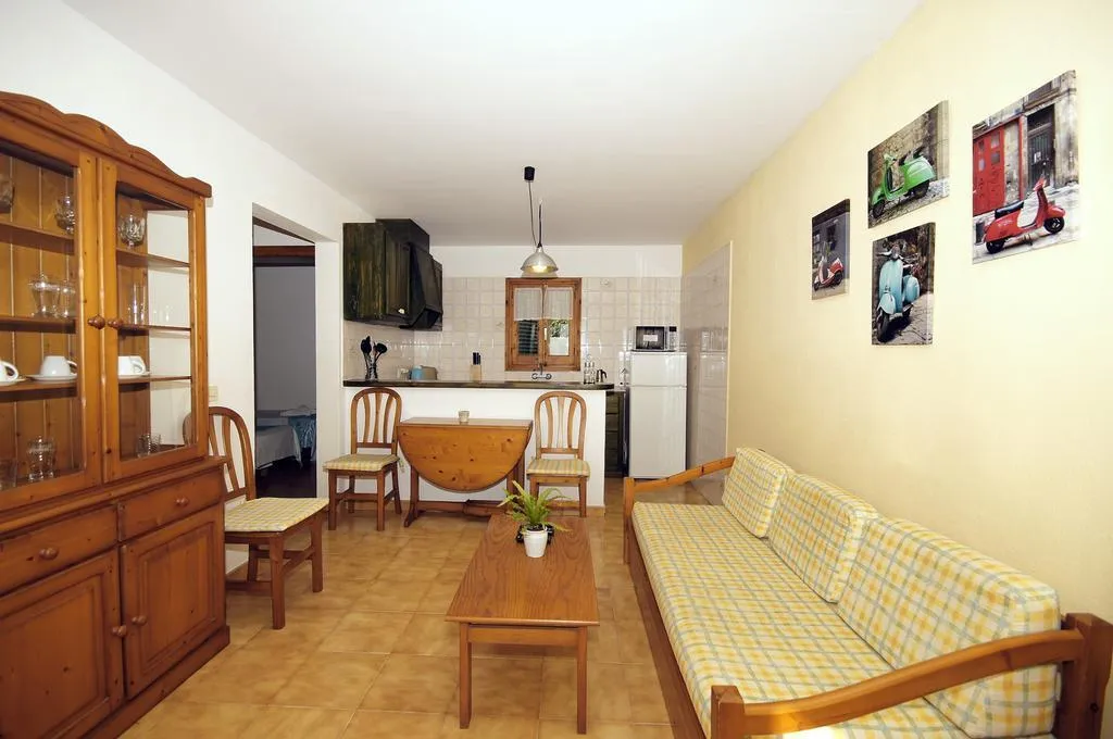 BUNGALOW TWO BEDROOMS ONE BATHROOM Room, Bungalows Ses Malves, Menorca