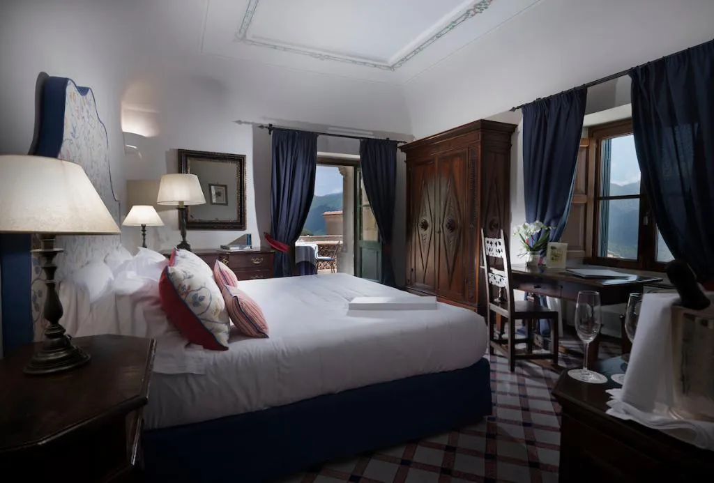 DOUBLE DELUXE WITH TERRACE Room, Villa Cimbrone, Naples