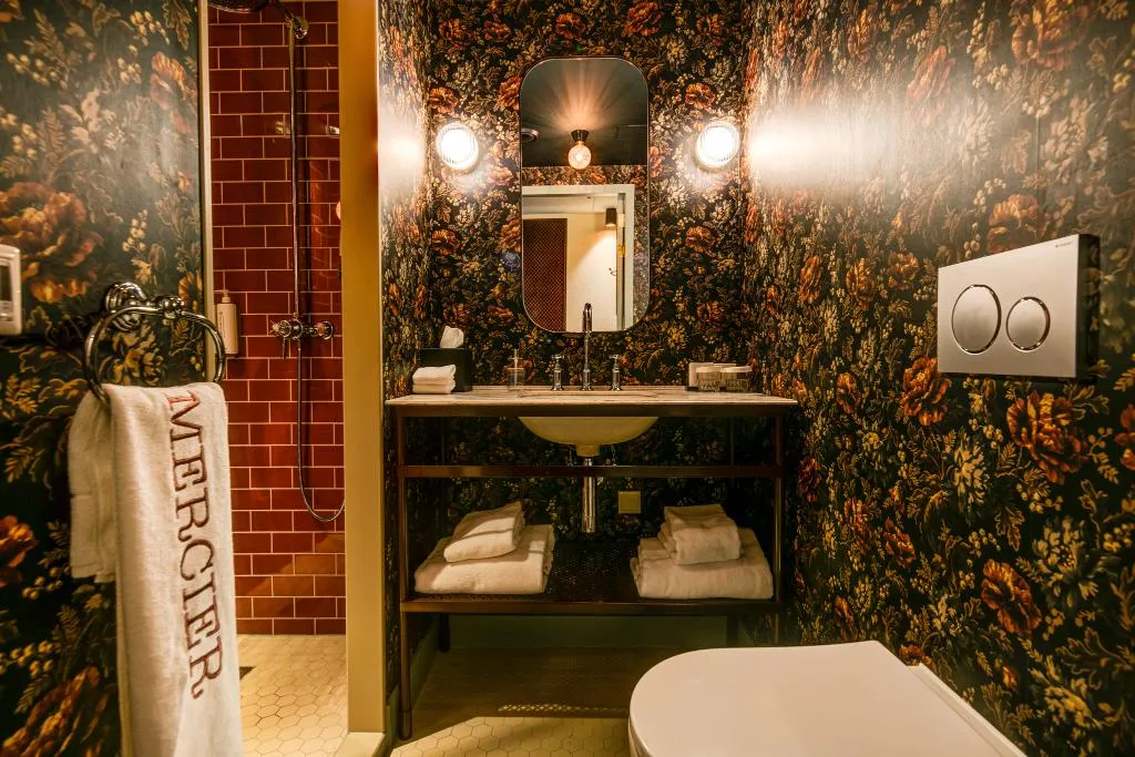 Double or Twin INNER Room, Hotel Mercier, Amsterdam
